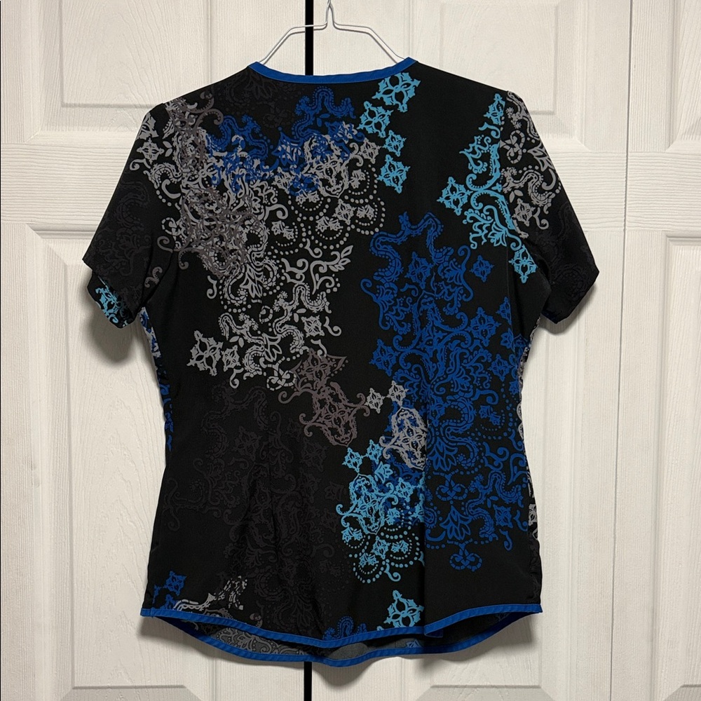 Buttersoft Stretch Black and Blue Patterned Short Sleeve Scrub Top - Picture 3 of 4